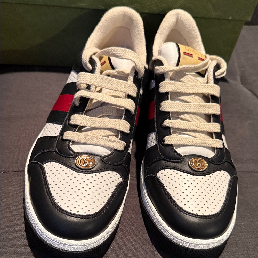 Gucci Men's Black, White, and Red Sneakers